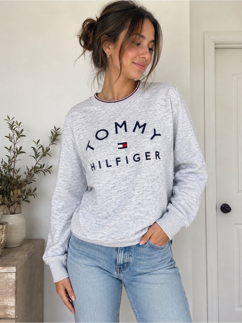 Tommy Hilfiger Womens Small Gray Logo Crewneck Sweatshirt Embroidered Pullover